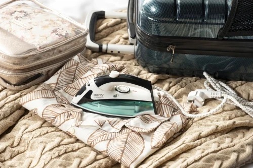 Camry | CR 5024 | Steam Travel iron | 840 W | Vanduo tank capacity 40 ml | Baltas/žalias/juodas