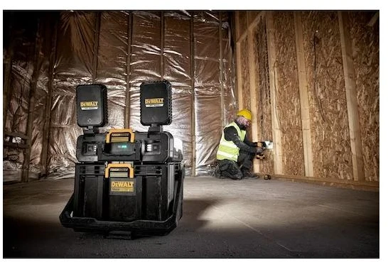 Įrankių dėžė DeWalt DWST08061-1 + prožektorius