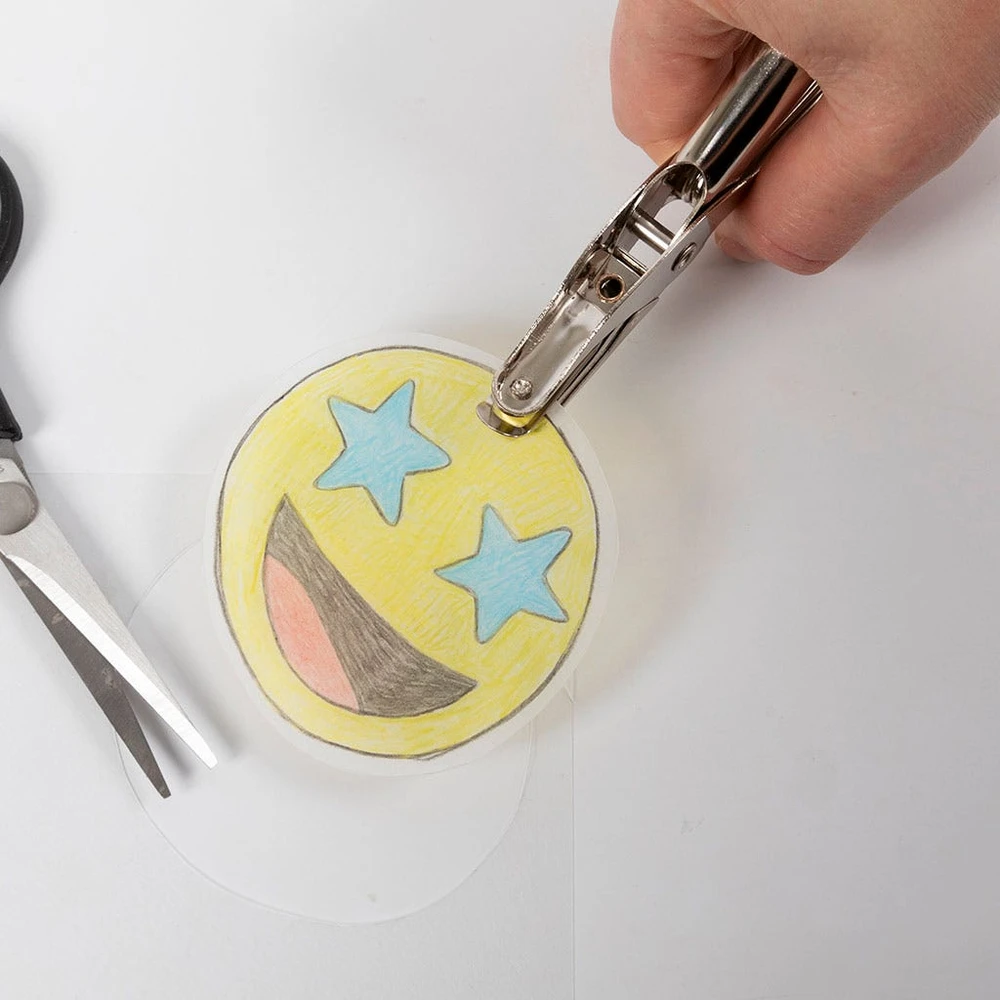 Kūrybinis rinkinys iš susitraukiančio plastiko – segės ir raktų pakabukai | Creativ
