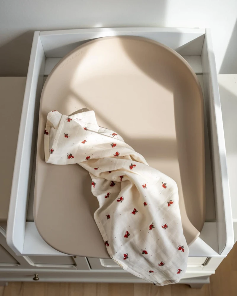 Filibabba - Bobbie 2.0 minkštas vystymo kilimėlis - smėlio spalvos (FI-03899)