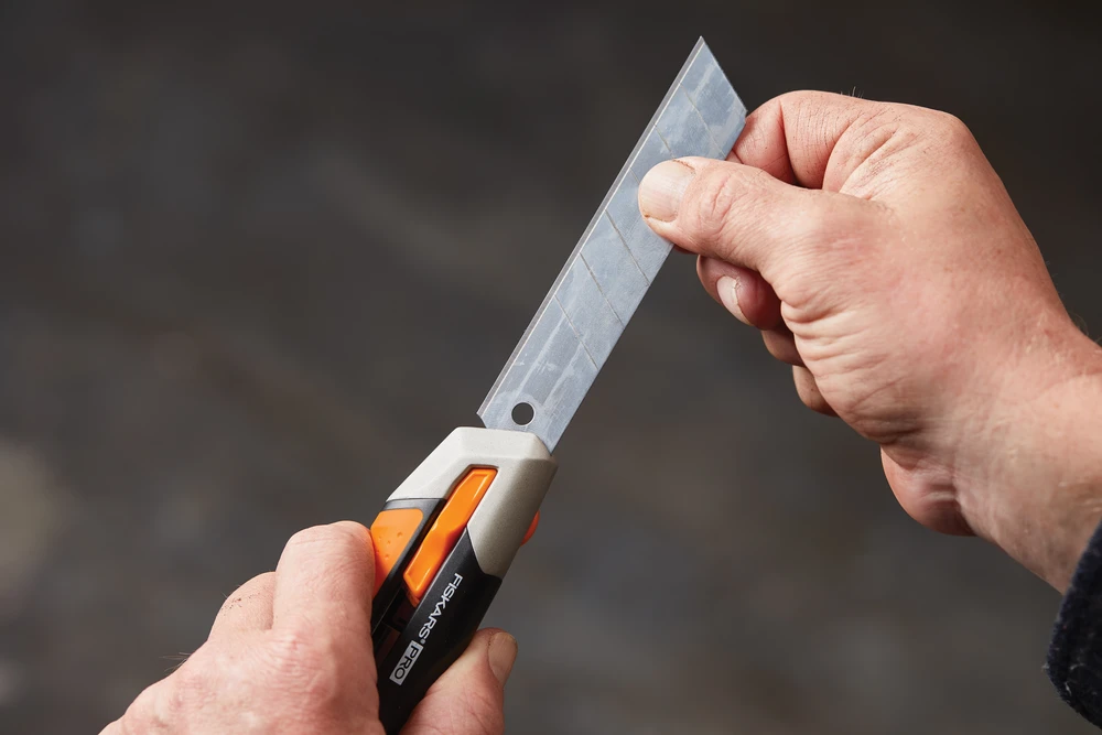 Fiskars CarbonMax peilis laužomais ašmenimis 25mm