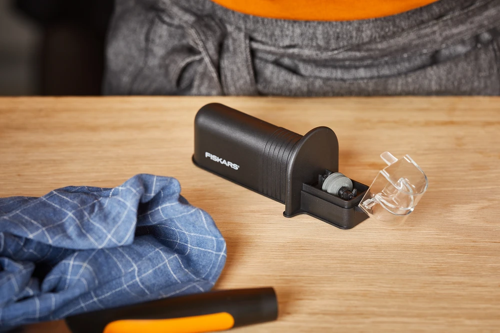 Galąstuvas peiliams Fiskars Essential Roll Sharp 1023811