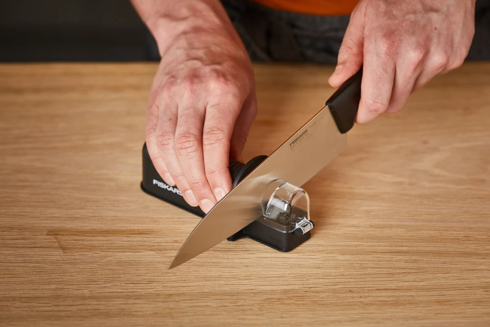 Galąstuvas peiliams Fiskars Essential Roll Sharp 1023811