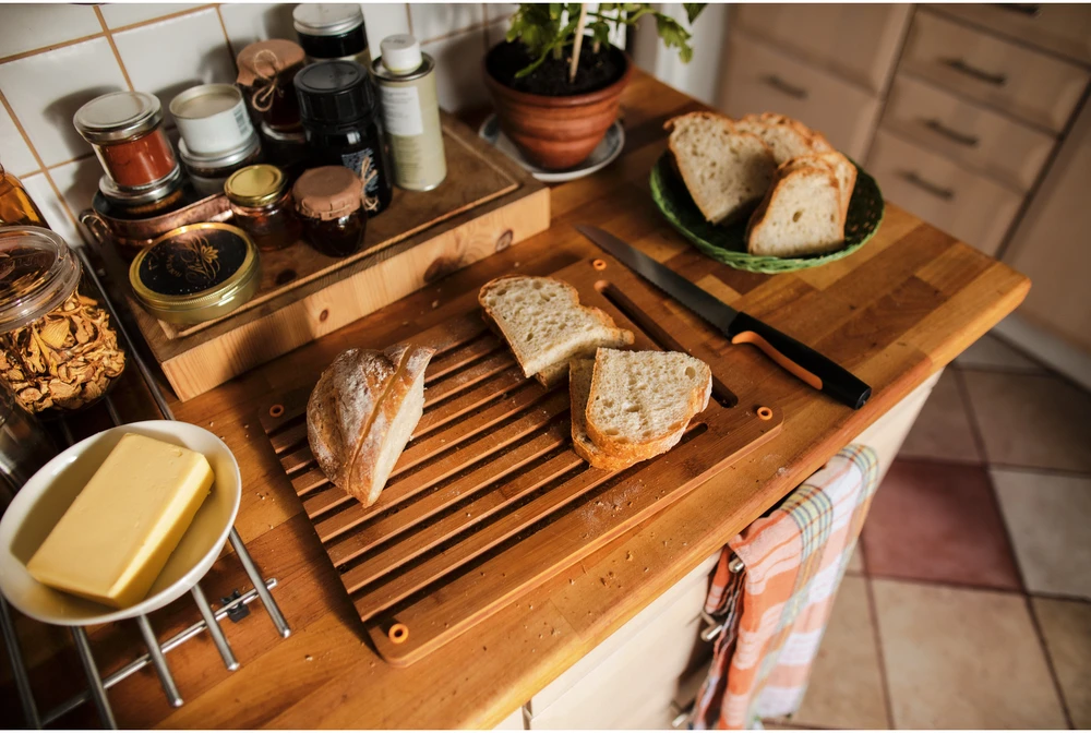 Fiskars Functional Form bambukinė lentelė duonai pjaustyti