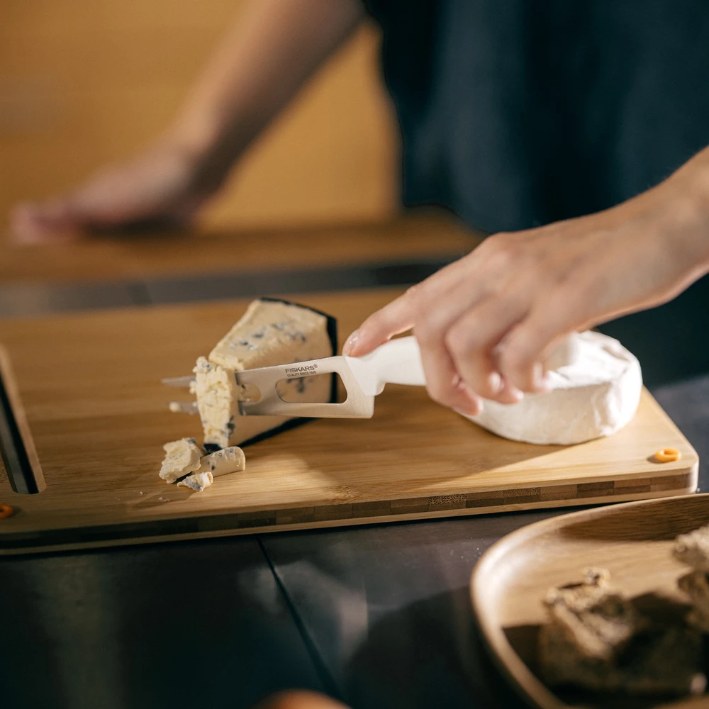 FISKARS FF peilis sūriui (baltas)