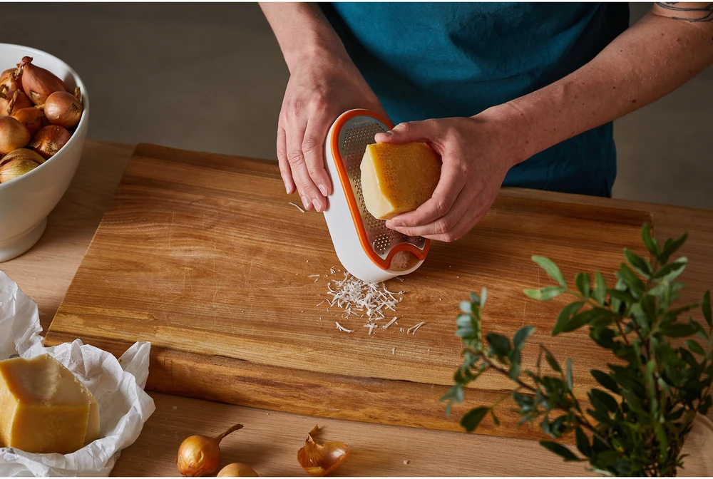 Fiskars Functional Form Box trintuvė
