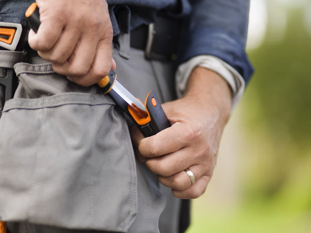 Fiskars - universalus peilis su galąstuvu