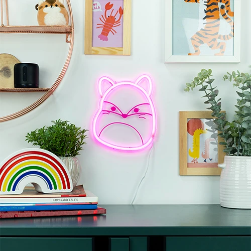 Fizz Creations „Squishmallows“ – „Fifi“ neoninis sieninis šviestuvas – rožinis