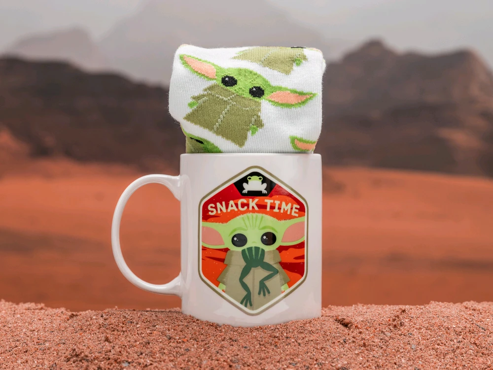 Gertuvė Paladone,Disney Paladone Star Wars The Mandalorian Yoda Child puodelis ir kojinės dovanų rinkinys