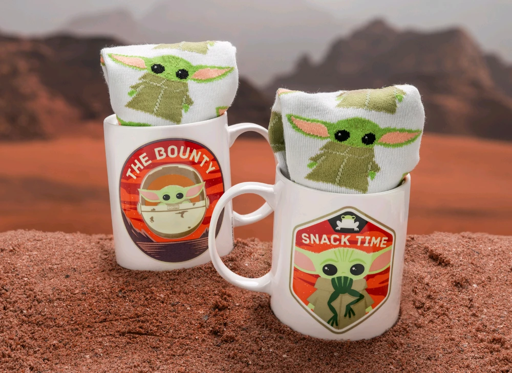 Gertuvė Paladone,Disney Paladone Star Wars The Mandalorian Yoda Child puodelis ir kojinės dovanų rinkinys