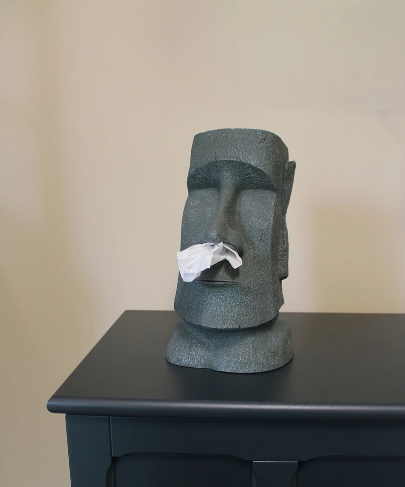 Gertuvė „Winkee“ – servetėlių dozatorius „Moai Stone“ – natūralaus akmens pilkumo – maždaug 30 cm aukščio