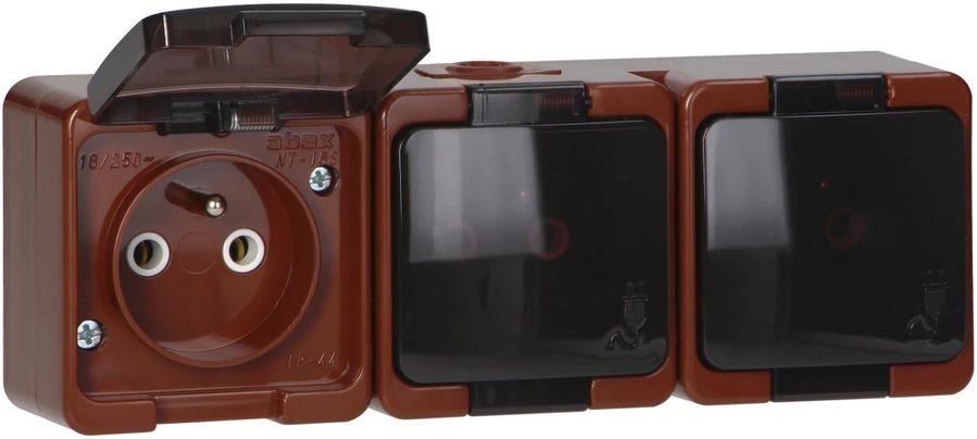Gniazdo Lizdas Trigubas lizdas 3x2P+Z atsparus vandeniui su dūmų sklende IP44, SMART, rudas