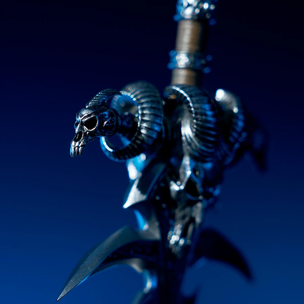 Hex Collectibles „World of Warcraft“ 20-mečio jubiliejaus „Frostmourne“ kolekcinio leidimo replika