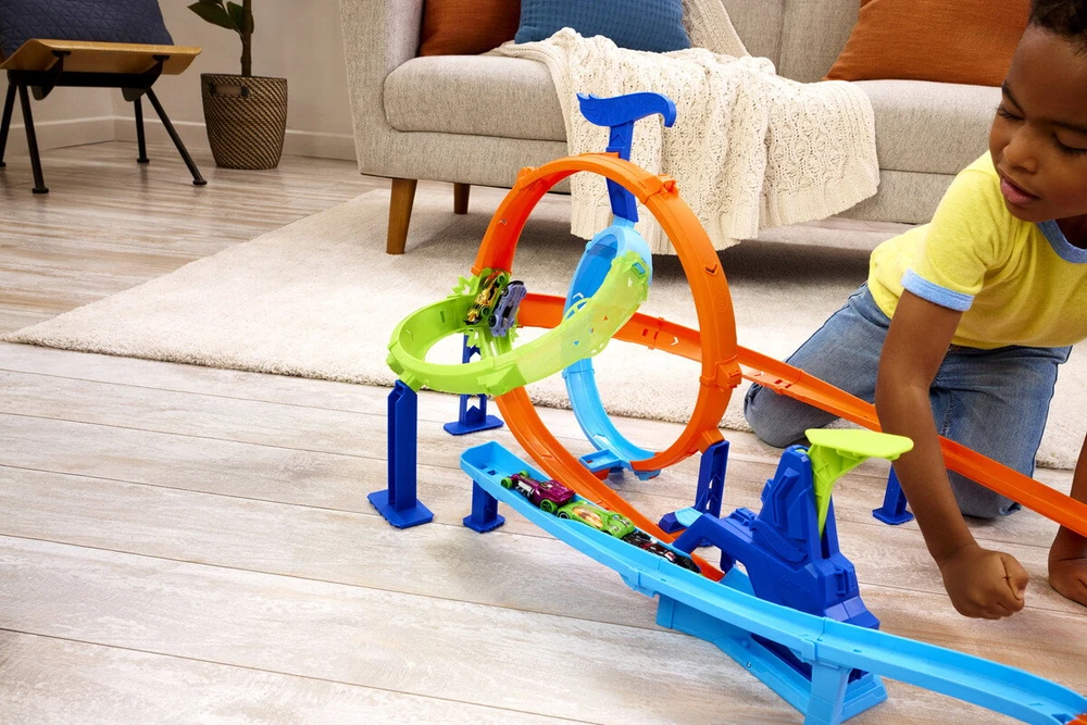 Mattel HOT WHEELS STUNT TRACKS rinkinys – Dvigubos kilpos iššūkis (JHK73)