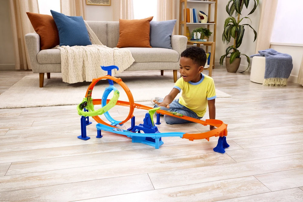 Mattel HOT WHEELS STUNT TRACKS rinkinys – Dvigubos kilpos iššūkis (JHK73)