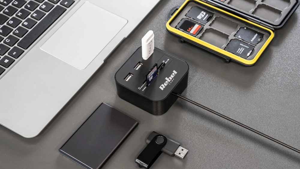 Rebel HUB USB 2.0 3 šakotuvas su atminties kortelių skaitytuvu