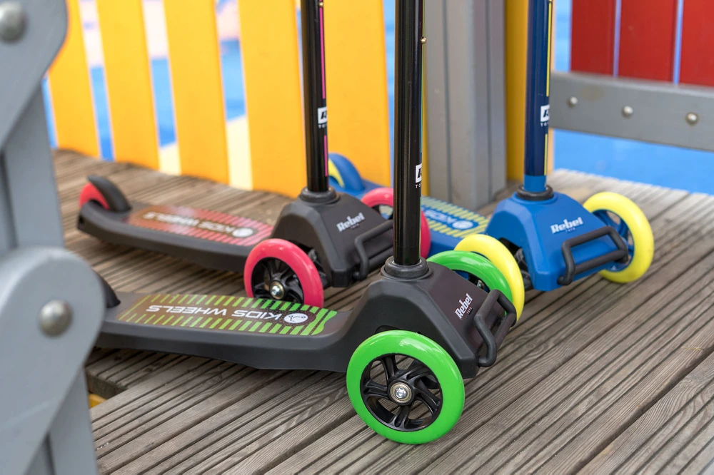 Triratis paspirtukas REBEL KIDS WHEELS, Rožinis