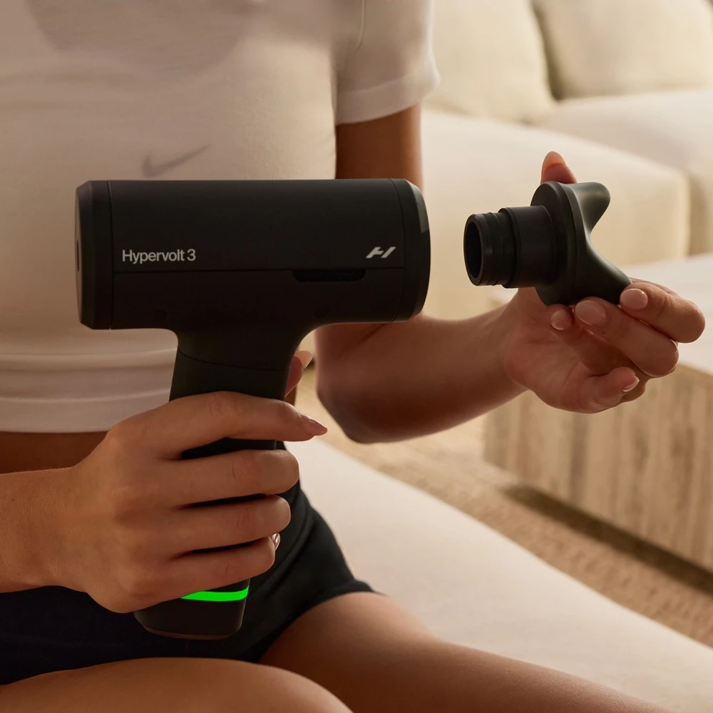 Hyperice Hypervolt 3 perkusinis masažinis pistoletas, juodos spalvos