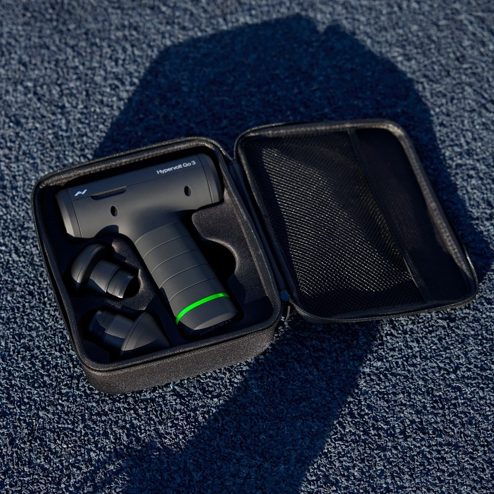 Hyperice Hypervolt Go 3 masažinis pistoletas, juodos spalvos