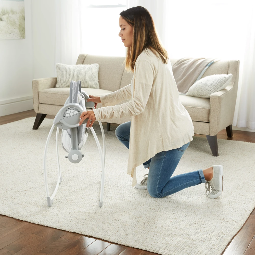 Ingenuity IŠRADINGUMAS – „Comfort 2 Go Portable Swing™“ – glamonėjanti ėriuko formos sūpynės – (IN-12184)
