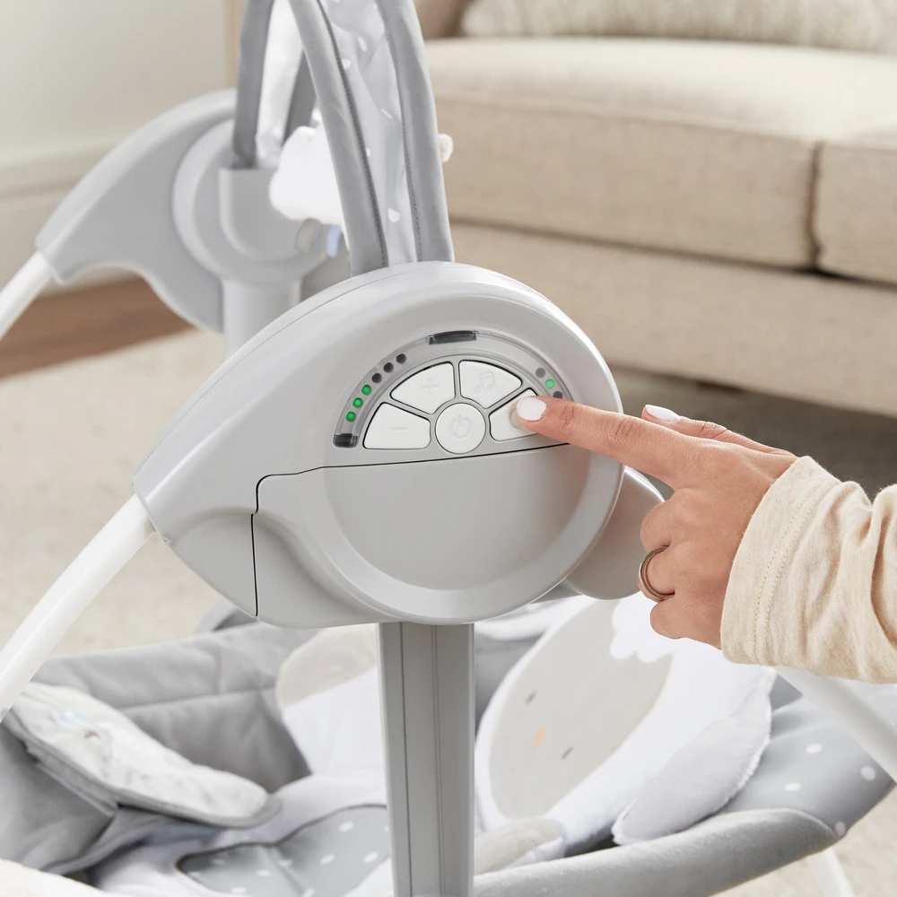 Ingenuity IŠRADINGUMAS – „Comfort 2 Go Portable Swing™“ – glamonėjanti ėriuko formos sūpynės – (IN-12184)