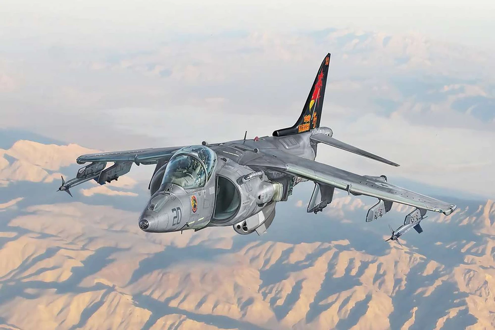 Italeri AV-8B Harrier II 1/72 plastikinis lėktuvo modelis