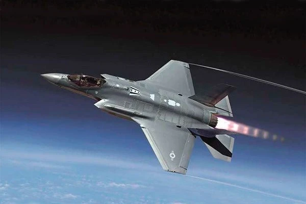 Italeri F-35A Lightning II 1/32 plastikinis surenkamas modelis (49 cm)