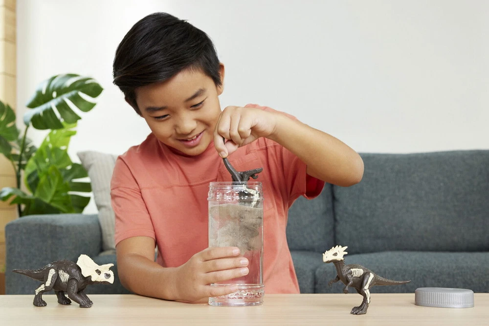 Mattel JURASSIC WORLD spalvų keitimo siurprizas (JDC52)