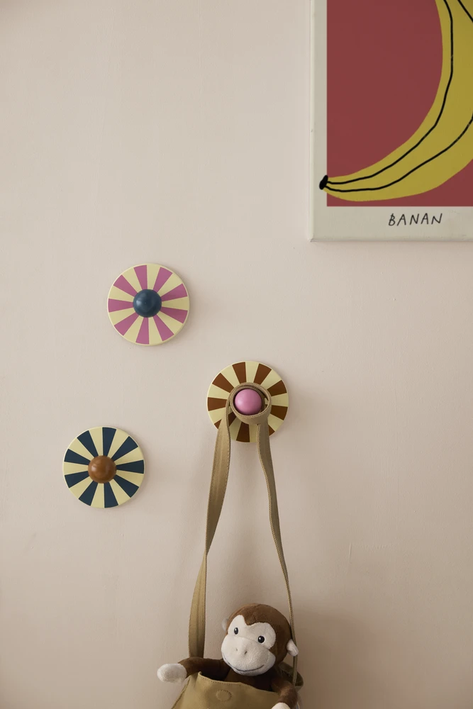 „Kids Concept“ – kabliukai cirke – daugiaspalviai – 10 x 10 x 4,4 cm
