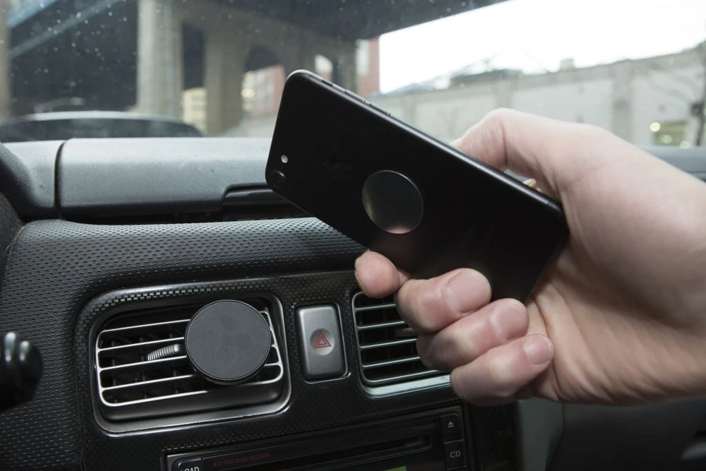 „Kikkerland“ – magnetinis telefono laikiklis automobilio ventiliacijos angai (US160)