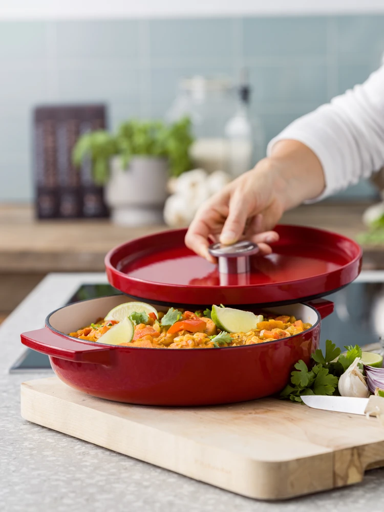 KitchenAid - KA-CI negilus ketaus puodas su dangčiu - „Empire Raudona“ - 26 cm