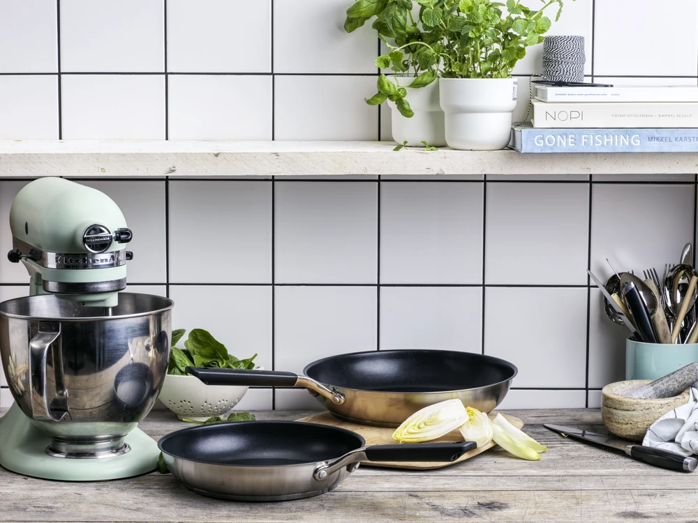 KitchenAid - KA-Classic nerūdijančio plieno keptuvė su atvira rankena - sidabrinė - 24 cm