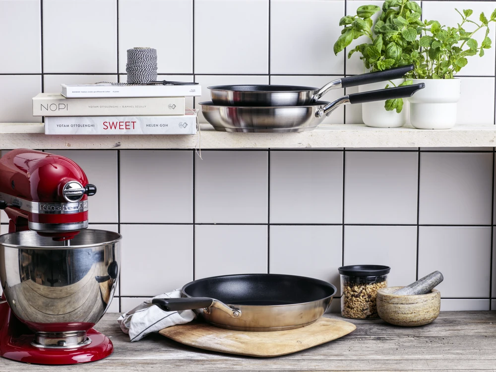 KitchenAid - KA-Classic nerūdijančio plieno keptuvė su atvira rankena - sidabrinė - 24 cm