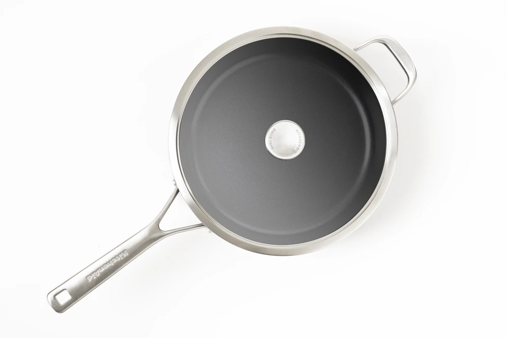 KitchenAid - Kaltinė grūdinto aliuminio keptuvė su dangčiu ir pagalbine rankena - juoda - 28 cm