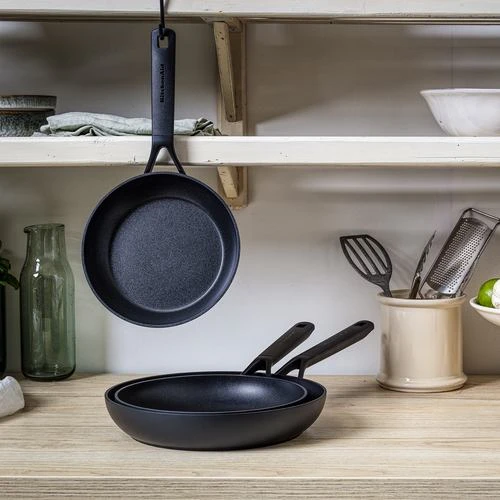 KitchenAid - Klasikinė kaltinio aliuminio keraminė keptuvė - juoda - 20 cm
