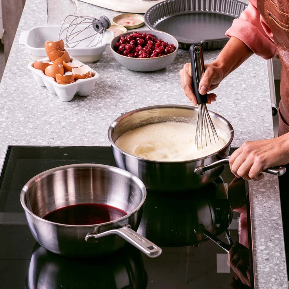 KitchenAid - „Multiply Chef's Pan“ keptuvė - sidabrinė - 24 cm / 3,74 l
