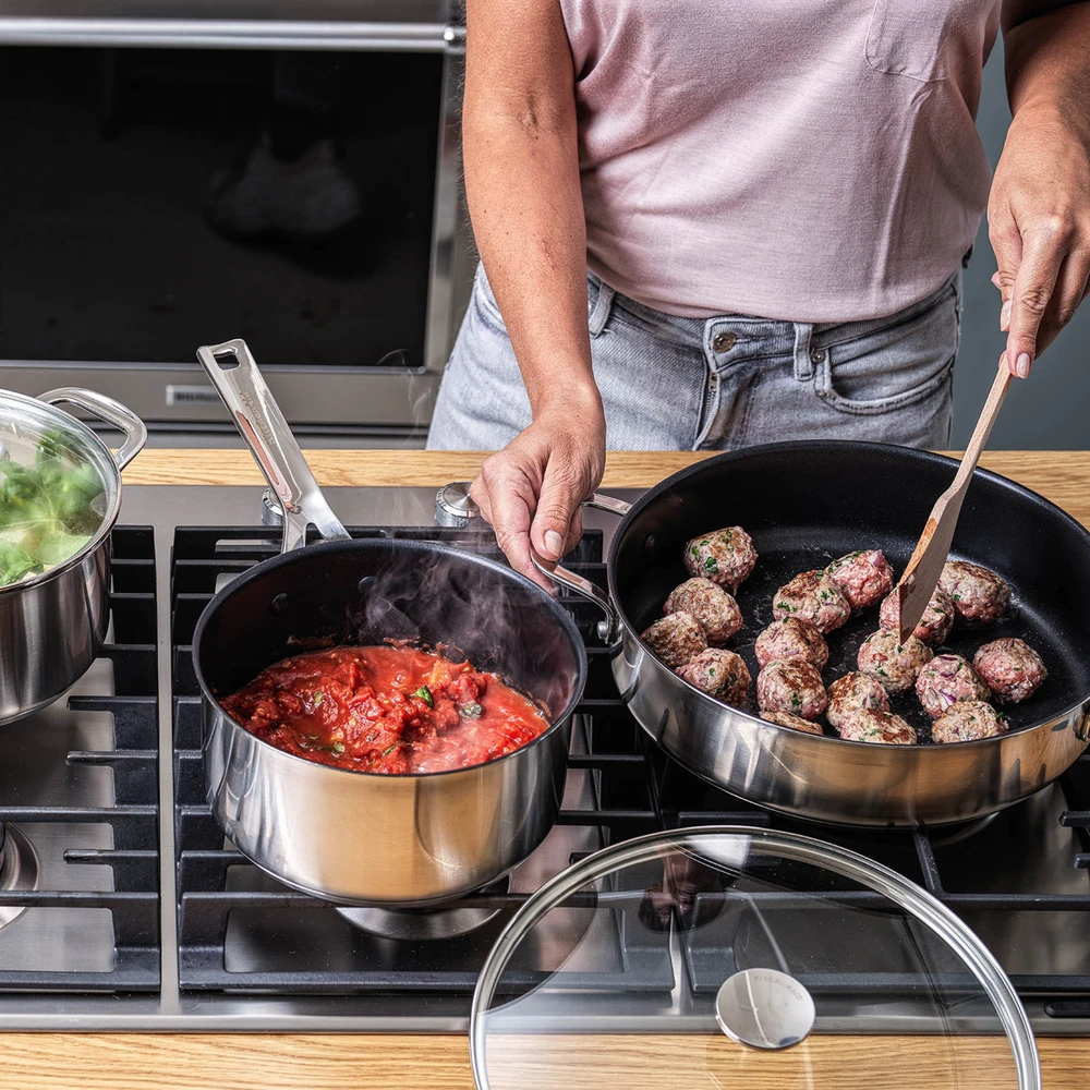 KitchenAid - Nerūdijančio plieno keptuvė su 2 šoninėmis rankenomis - sidabrinė - 28 cm