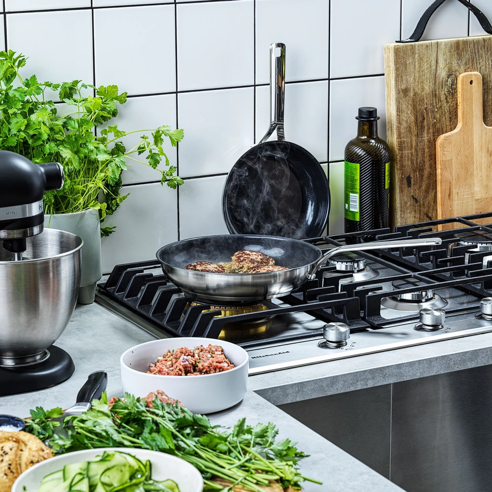 KitchenAid - Nerūdijančio plieno lakštinė keptuvė - sidabrinė - 20 cm