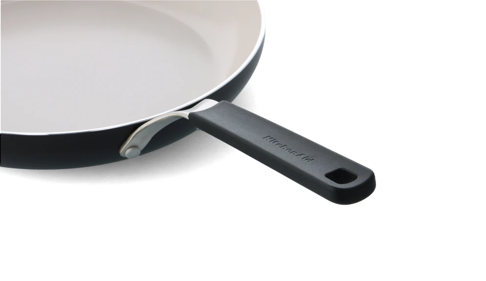 KitchenAid - Spalvota aliuminio keptuvė - matinės juodos spalvos - 20 cm