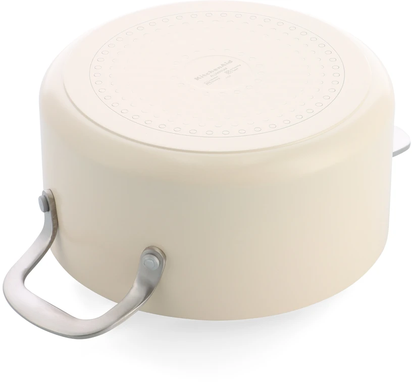 KitchenAid - Spalvotas aliuminio puodas su dangčiu - migdolų kremo spalvos - 24 cm