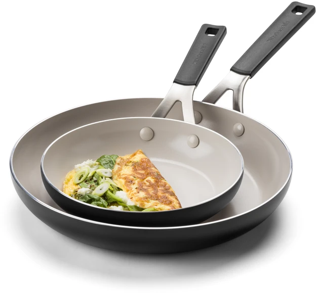 KitchenAid - Spalvoto aliuminio 6 dalių rinkinys: keptuvė 24/28 cm + puodas su dangčiu 20/24 cm - matinės juodos spalvos