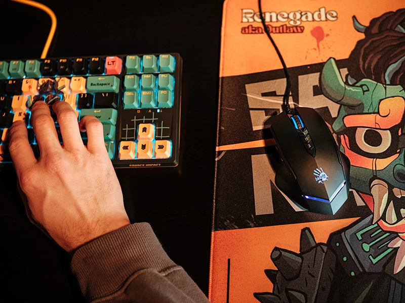 Klaviatūra žaidimams A4Tech Bloody AT87 RENEGADE Alpha Optical Switch, laidinė, opto-mechaninė, su foniniu apšvietimu, daugiaspalvė