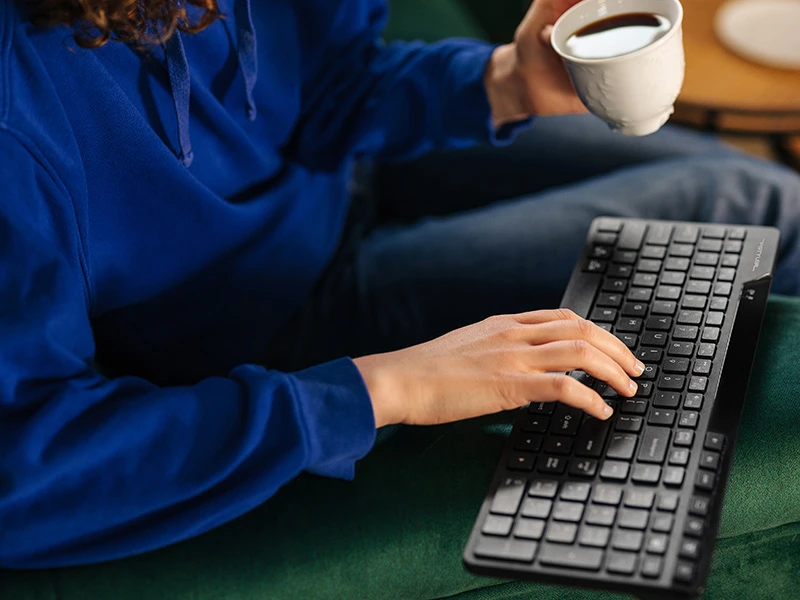 A4Tech Fstyler klaviatūra FBK27CAS, nespaudžianti, 96 % naudojama.