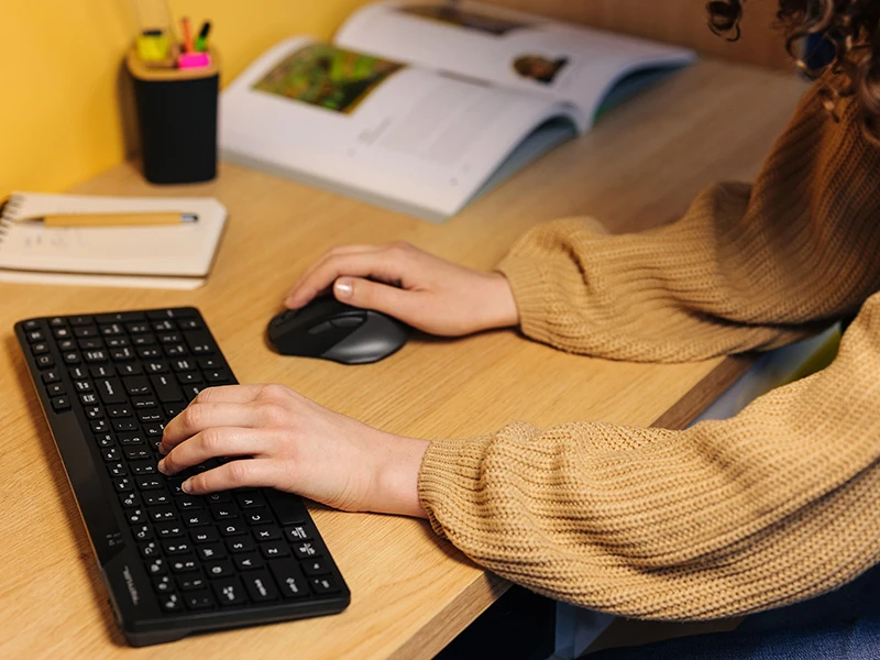 A4Tech Fstyler klaviatūra FBK27CAS, nespaudžianti, 96 % naudojama.