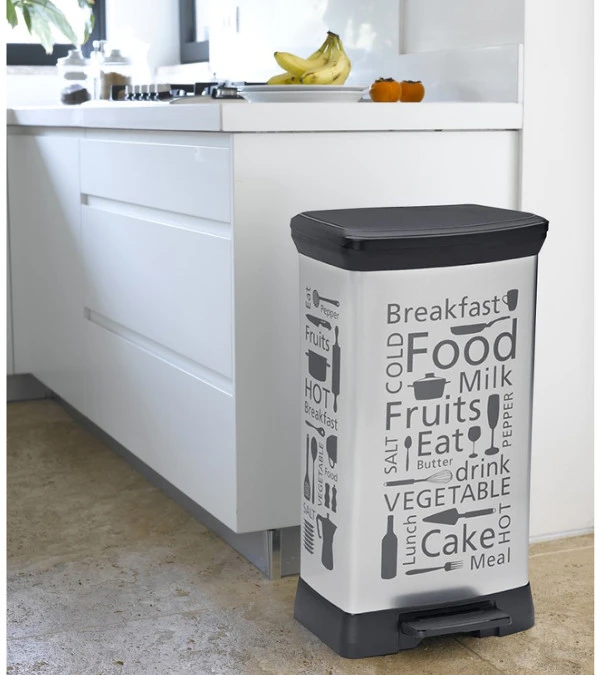 Šiukšlių dėžė. su Curver Kitchen pedalu sidabru