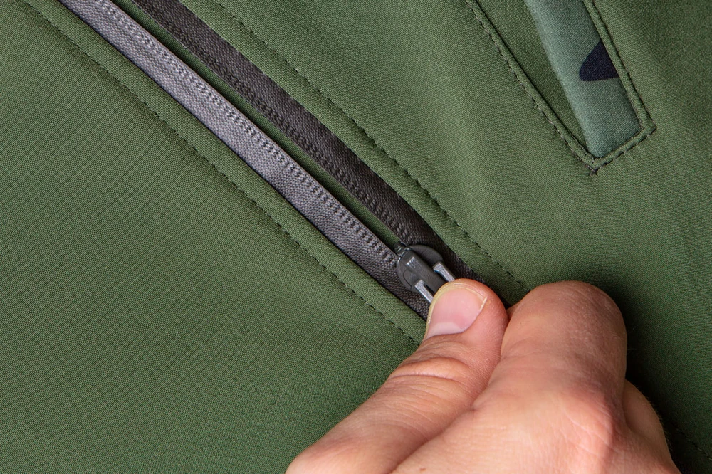 Kurtka Striukė CAMO softshell striukė, L dydis