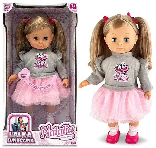 Lalka 168086 ARTYK NATALIJA lėlė kalba lenkiškai 39 cm pilku megztiniu