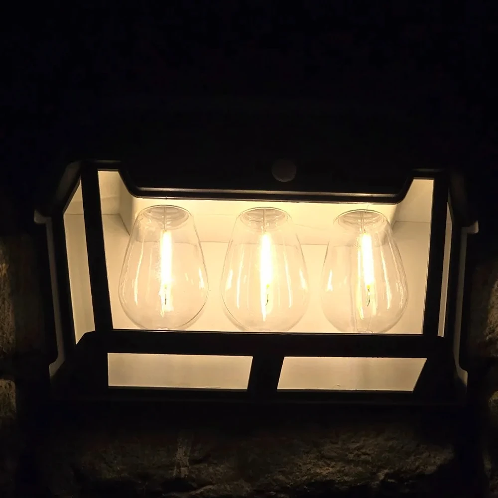 Lampa Triguba saulės energija varoma LED sodo sieninė lempa su judesio jutikliu