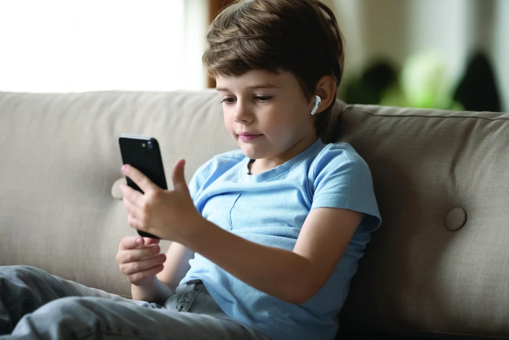 Lexibook - Į ausis įdedamos „Bluetooth®“ ausinės futbolui su įkrovimo dėklu (HPBT05FO)