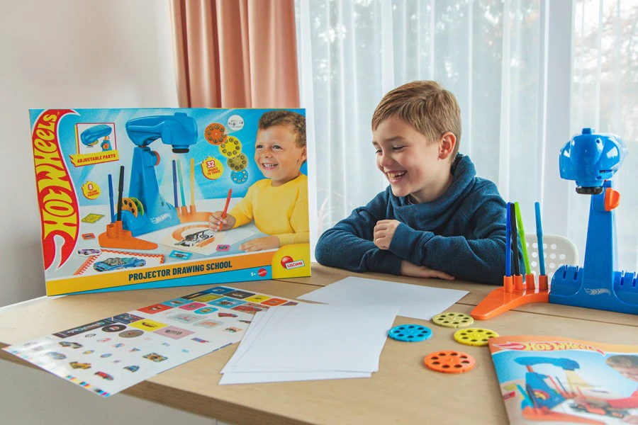 Lisciani Rinkinys Piešimo mokyklos rinkinys su projektoriumi – „Hot Wheels“